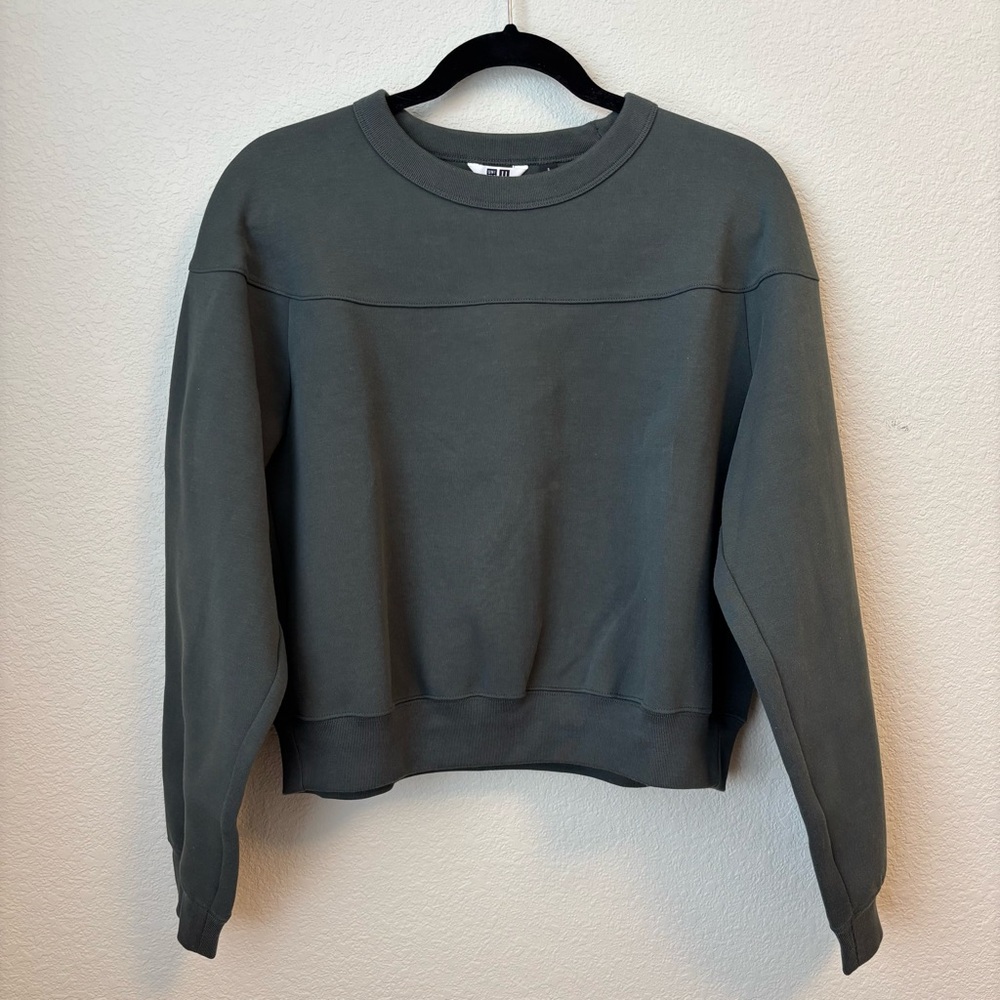 Uniqlo Dark Green Cropped Pullover Sweatshirt
